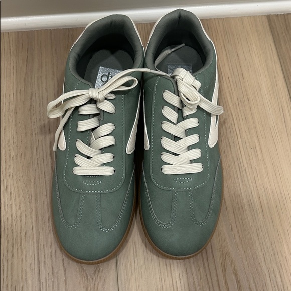 NWOT Dolce Vita Sage & Green Sneakers - Picture 3 of 8